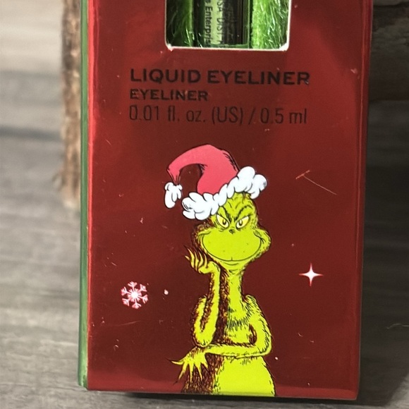 NEW Revolution x The Grinch BLACK Liquid Eyeliner - Picture 6 of 6